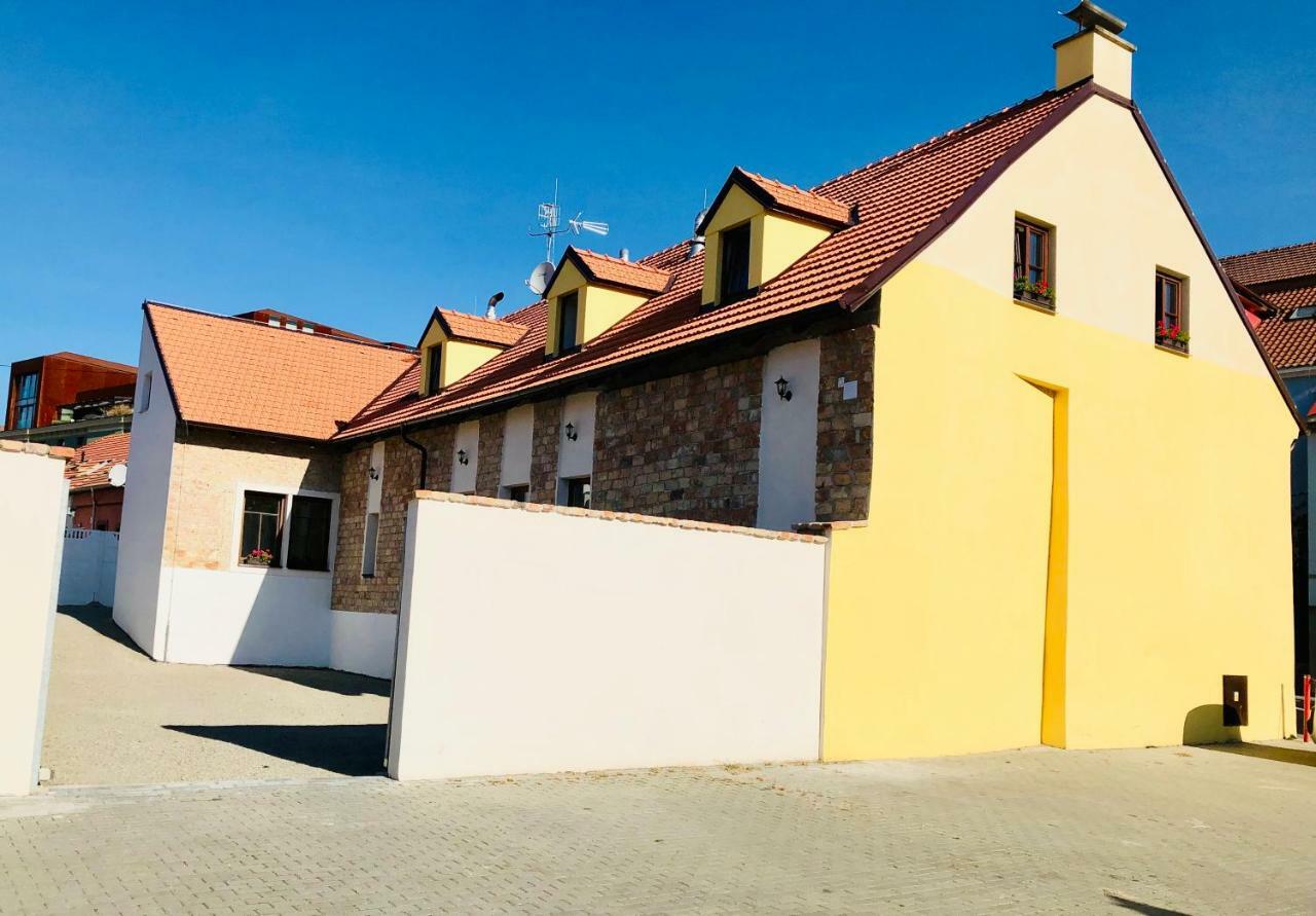 Garni Pension U Svateho Urbana Микулов Екстериор снимка